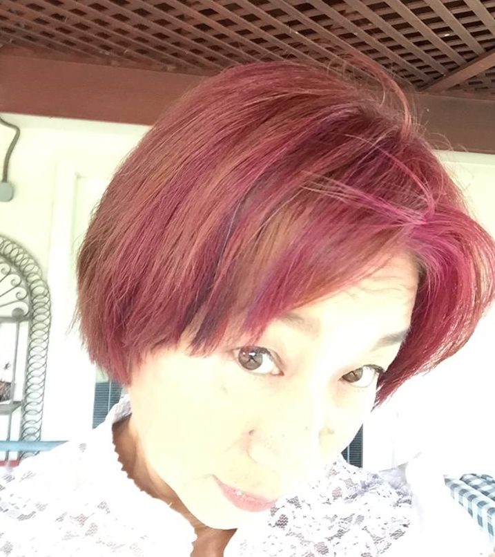 美容院で悟ったら頭髪がピンクになりました